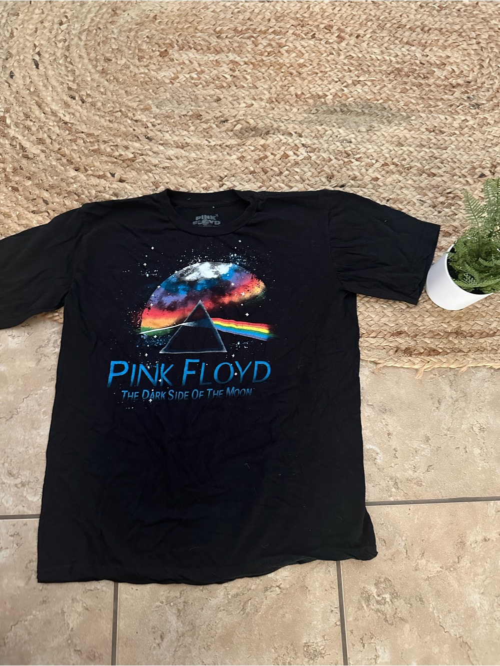PINK FLOYD GRAPHIC TEE